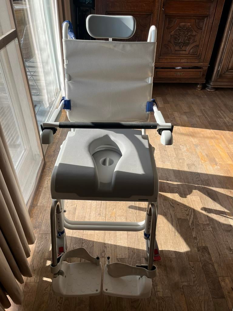 Douchestoel - wielen - Aquatec, Ophalen, Nieuw