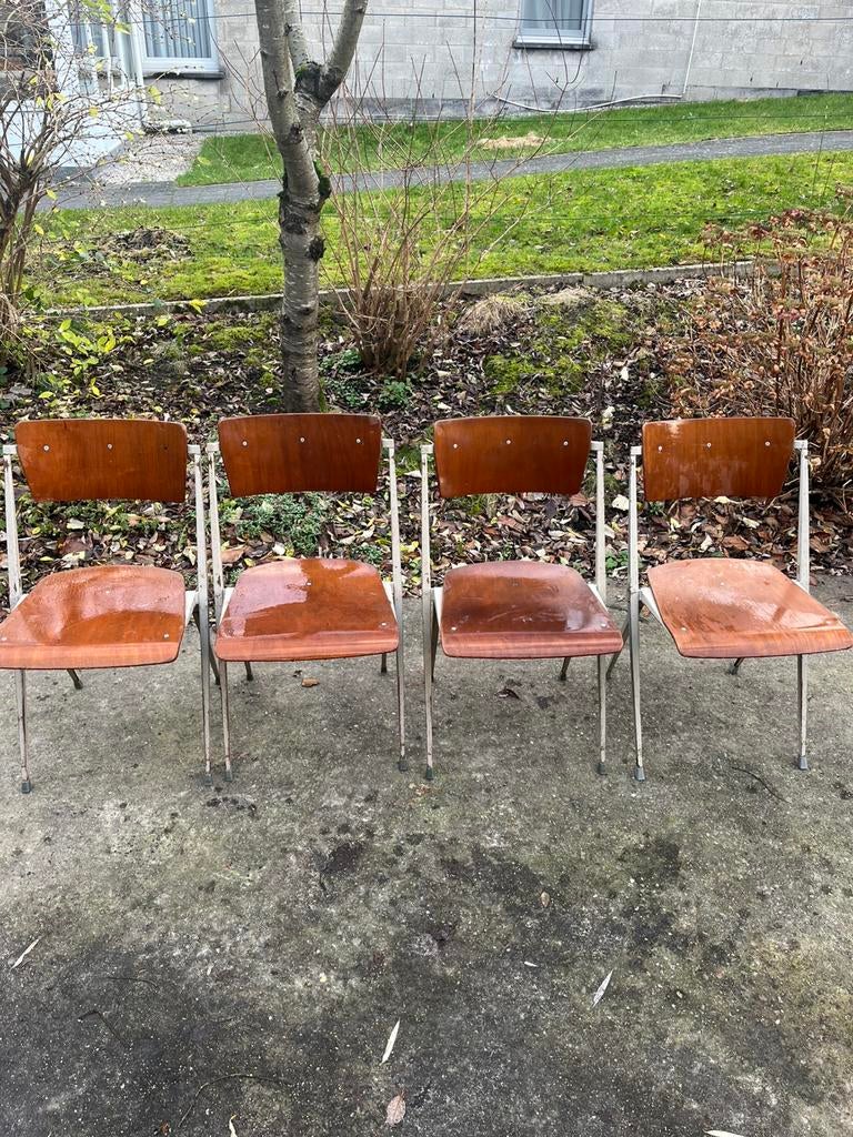 Wim rietveld piramide stoelen ahrend de cirkel, Ophalen