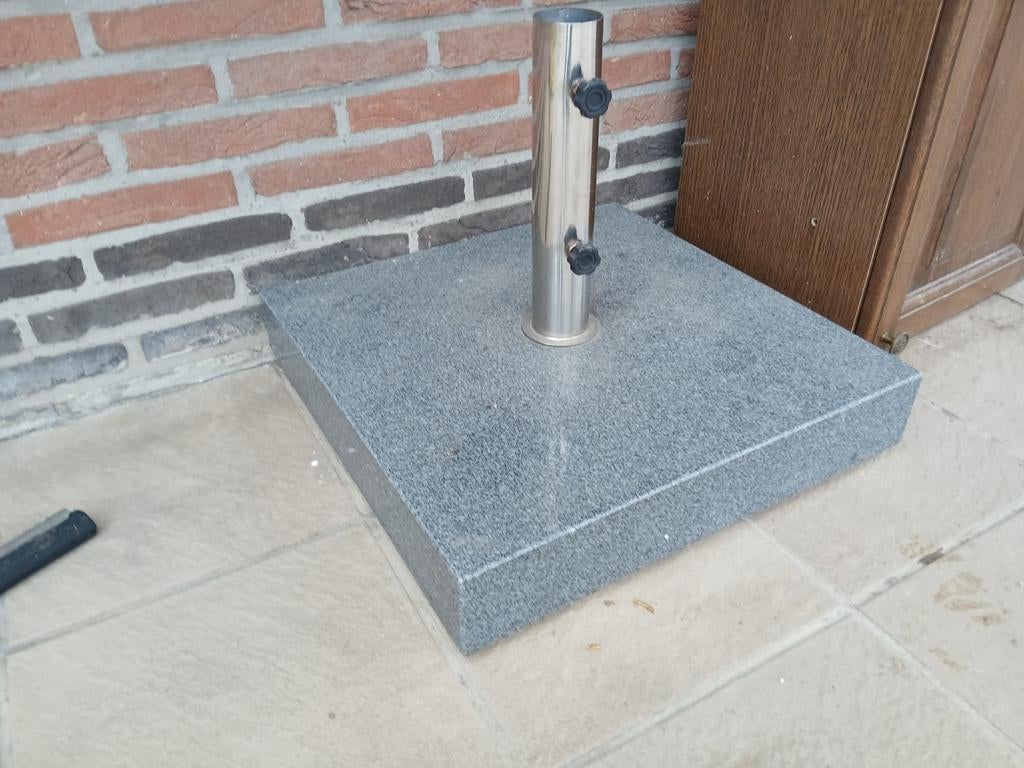 Paraplu voet, Enlèvement