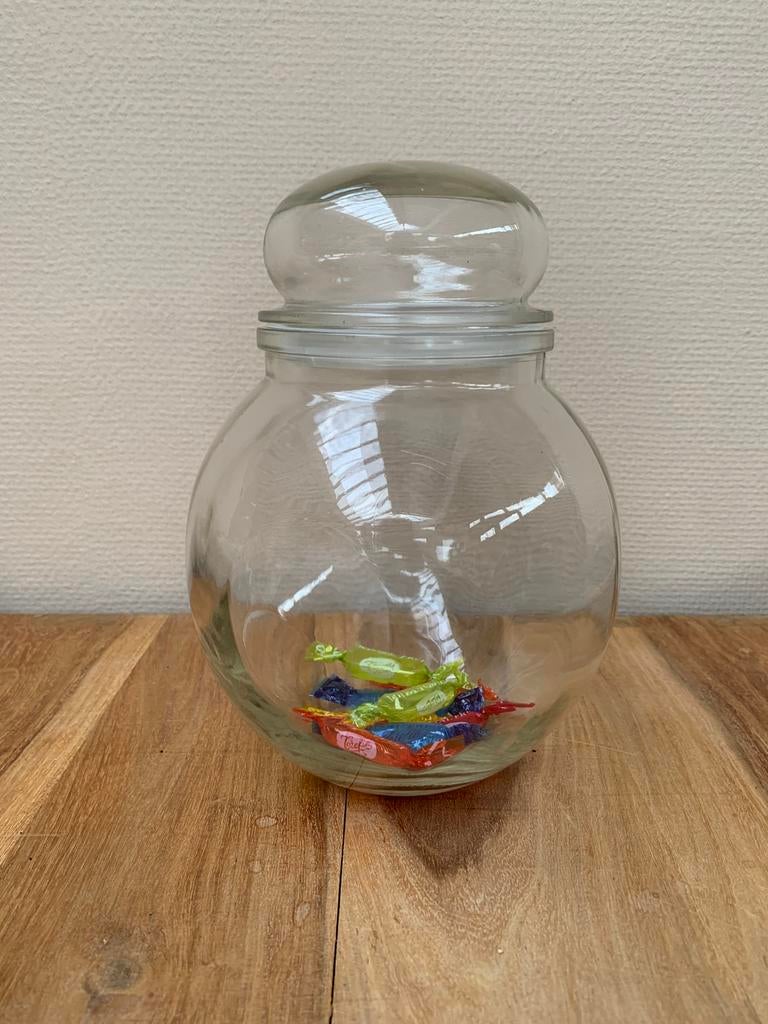 Joli pot à bonbons en verre, Enlèvement