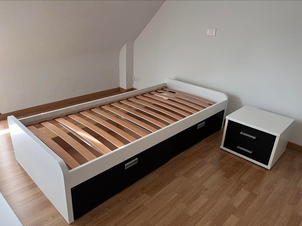 Eenpersoonsbed + lattenbodem + nachttafel, Ophalen, 90 cm, Eenpersoons, Wit