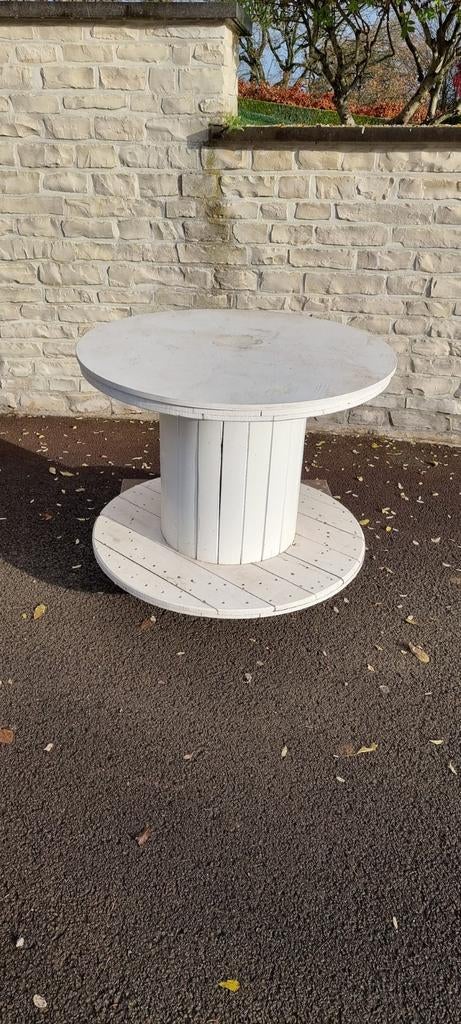 Touret en bois peint, Enlèvement, Bois