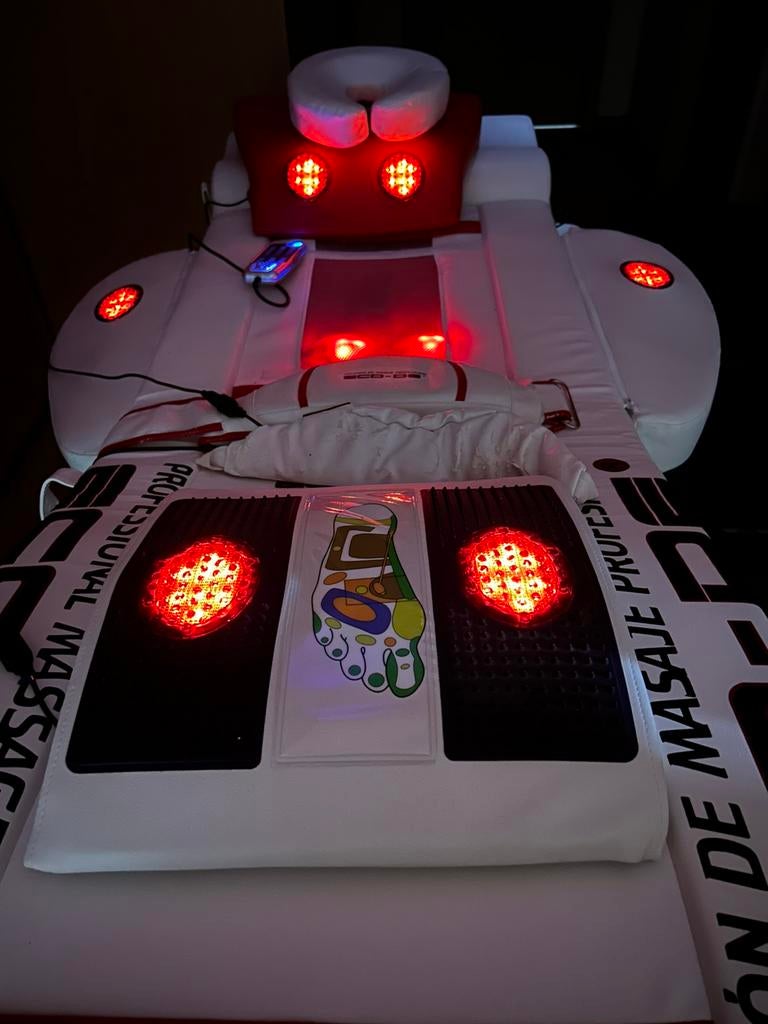 Andulatiematras Nutrimed wit met rood en massagetafel, Ophalen, Zo goed als nieuw, Massagetafel