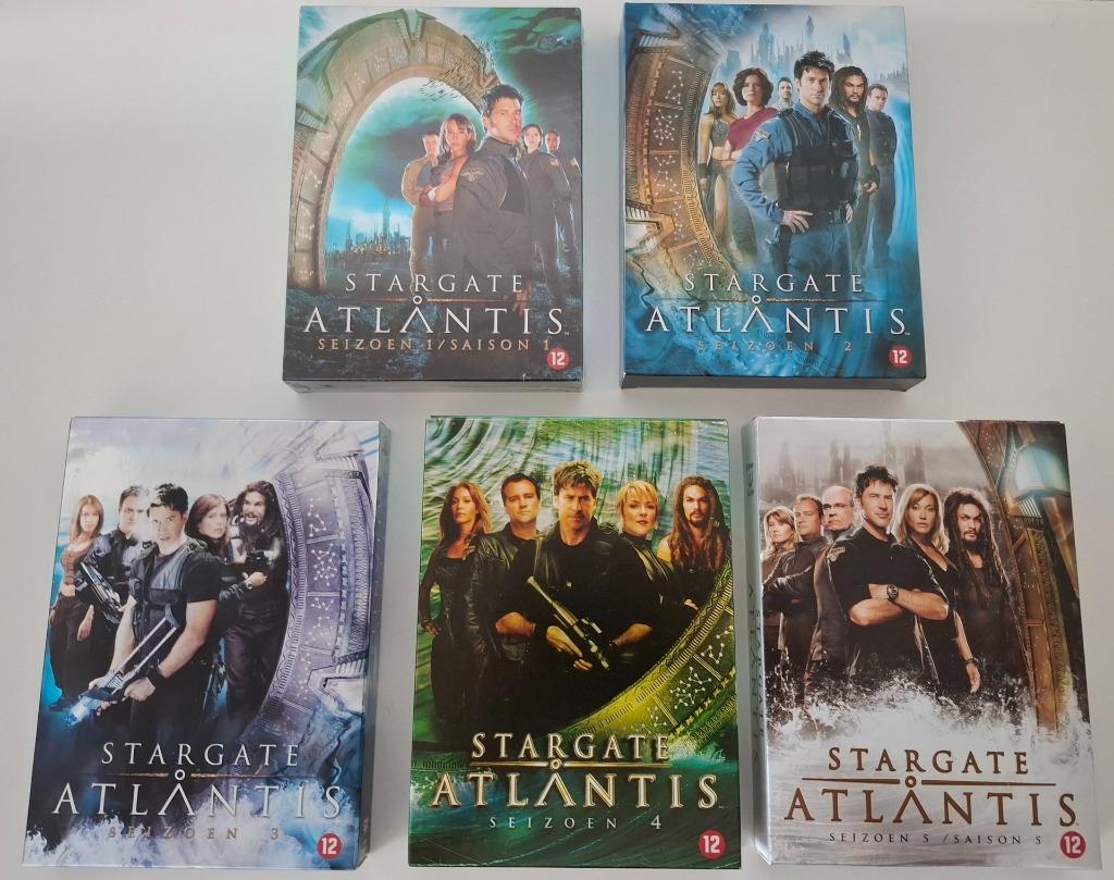 Stargate Boxes (Atlantis & Universe), €10 per box, Cd's en Dvd's, Dvd's | Science Fiction en Fantasy, Zo goed als nieuw, Science Fiction