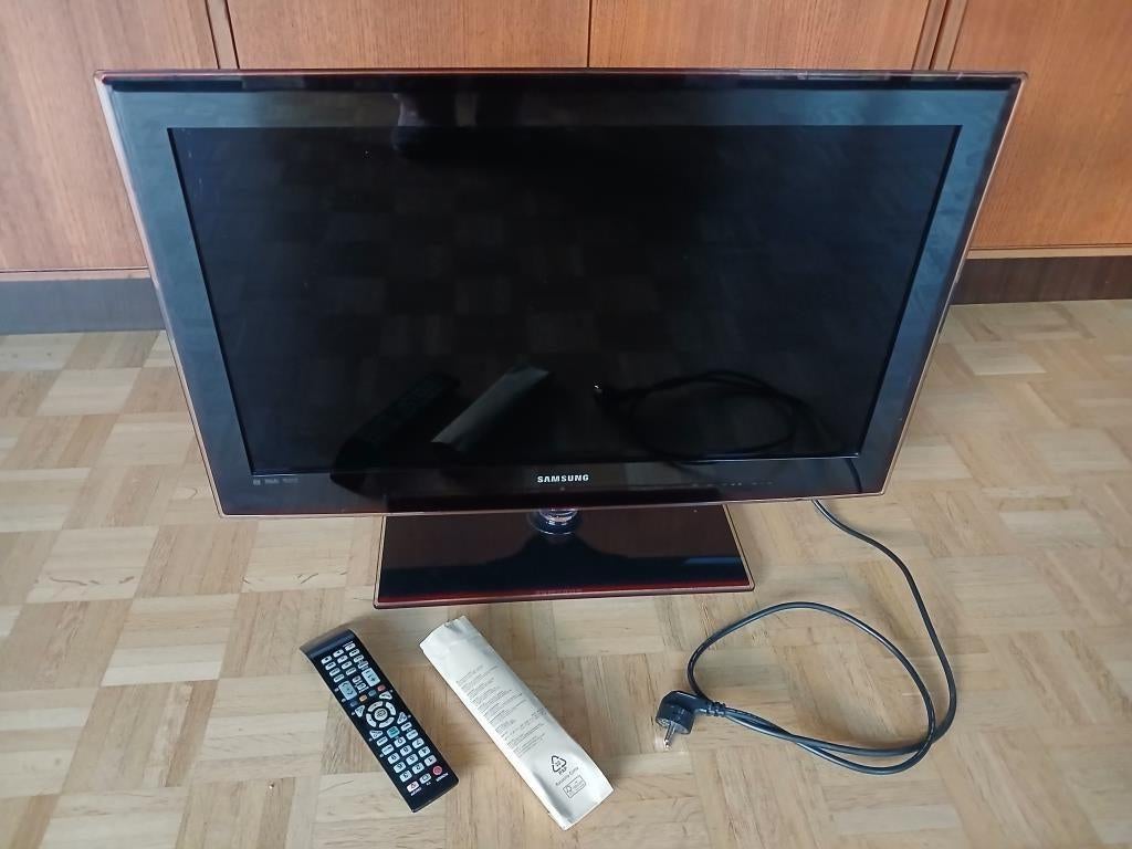 TV Samsung Serie6 - 32 pouces + Télécommande + Mode d'emploi, TV, Hi-fi & Vidéo, Télévisions, LED, 50 Hz, 80 à 100 cm, Enlèvement