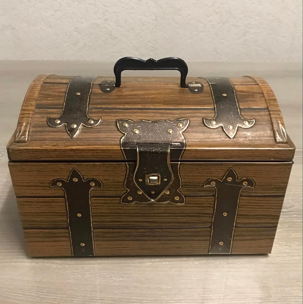 Doos - vintage metalen kist G.B.C Belgium, prijs: 8€, Verzamelen, Ophalen of Verzenden, Gebruikt