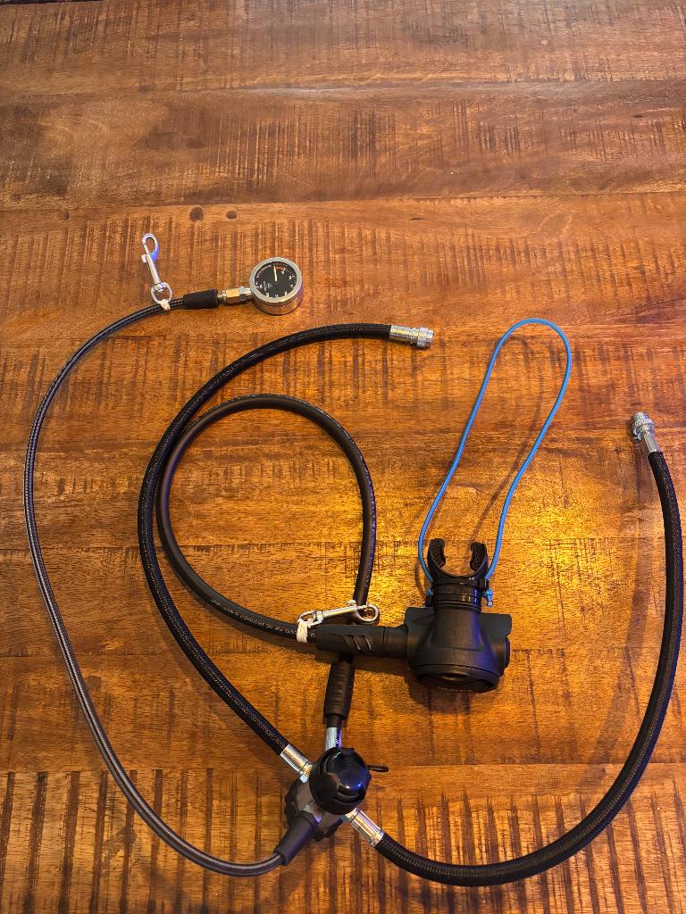 Mares rover 2de met Mares r2xr 1st trap en Apeks manometer, Sports nautiques & Bateaux, Plongée, Comme neuf, Enlèvement ou Envoi