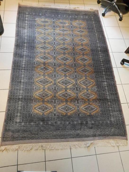 Handgeknoopte tapijt uit Pakistan., Antiek en Kunst, Ophalen