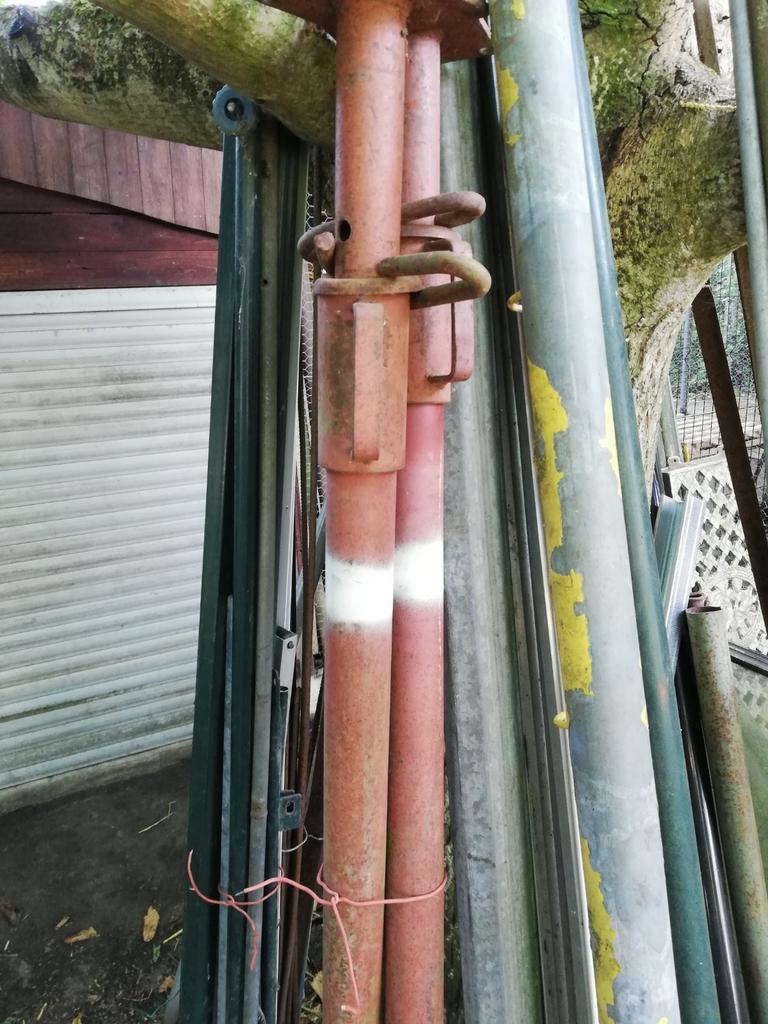 2x etancons, Enlèvement ou Envoi, Comme neuf