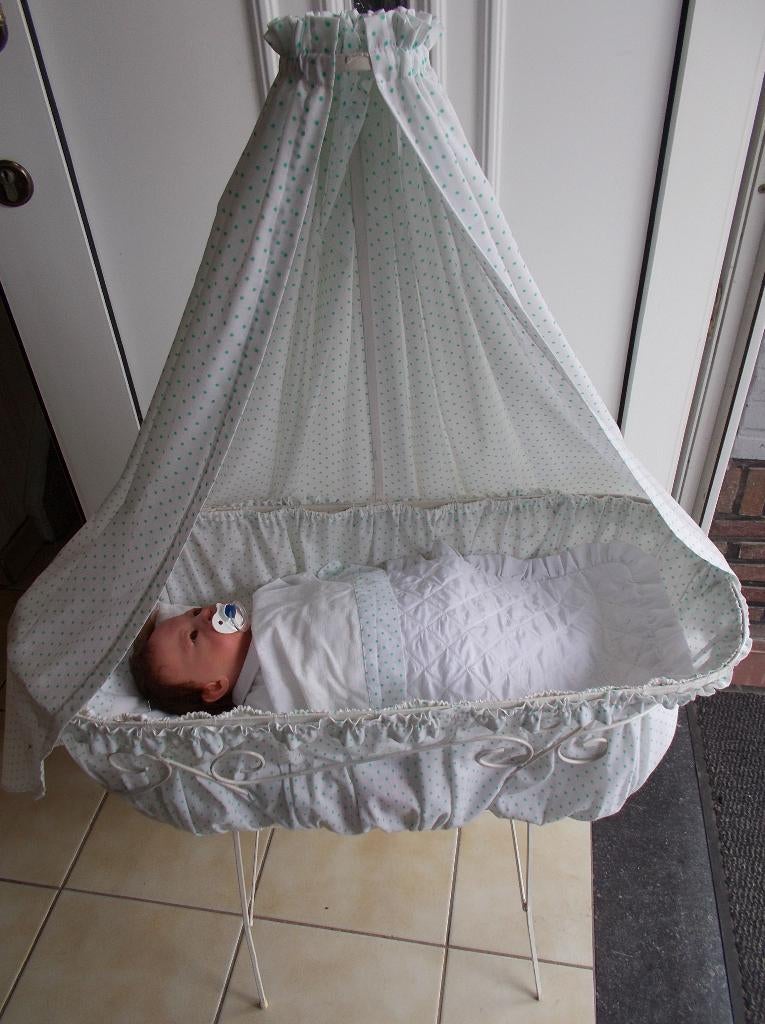 Poppenwieg in smeedwerk met garnituur, Enfants & Bébés, Jouets | Poupées, Enlèvement