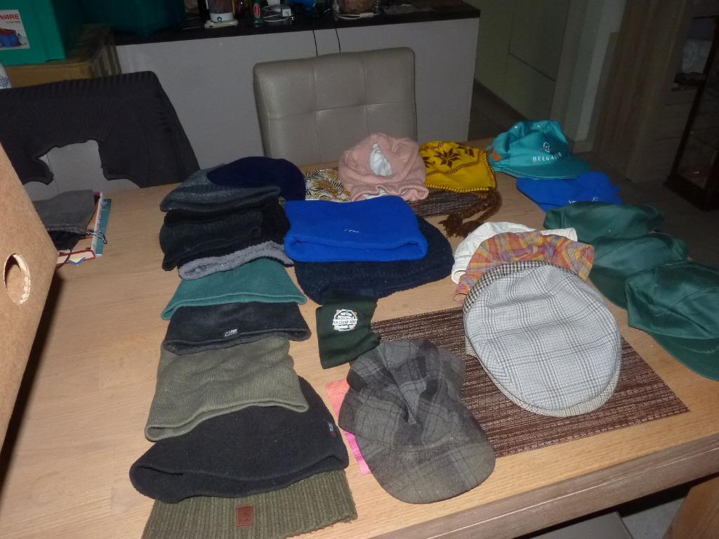 winter mutsen & petten, Kleding | Dames, Ophalen of Verzenden, Gedragen