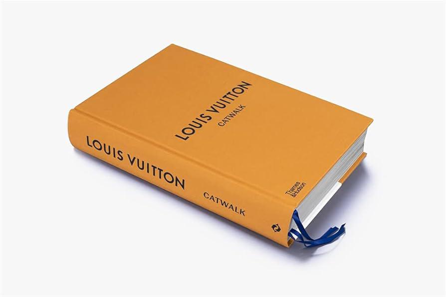 Louis Vuitton Catwalk Book, Huis en Inrichting, Woonaccessoires | Dienbladen, Nieuw, Kunststof, Rechthoekig, Ophalen