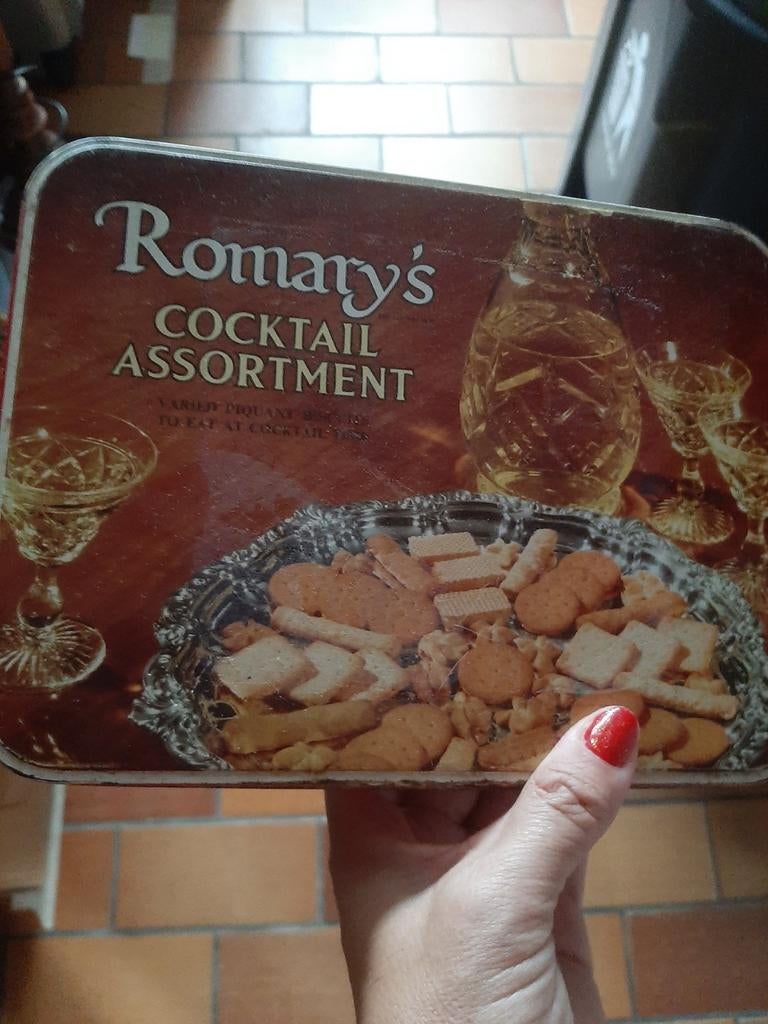 Vintage Romary’s koekjestrommel – Cocktail Assortment(UK), Verzamelen, Blikken, Zo goed als nieuw, Koek(jes), Ophalen of Verzenden