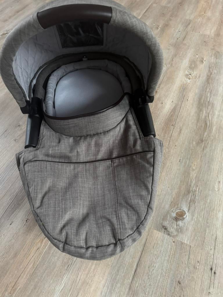 Draagmand Mutsy Evo - Farmer Earth incl matras, Kinderen en Baby's, Buggy's, Ophalen, Zo goed als nieuw