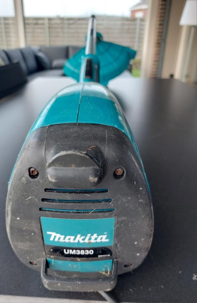 Débroussailleuse Makita UM3830, Enlèvement