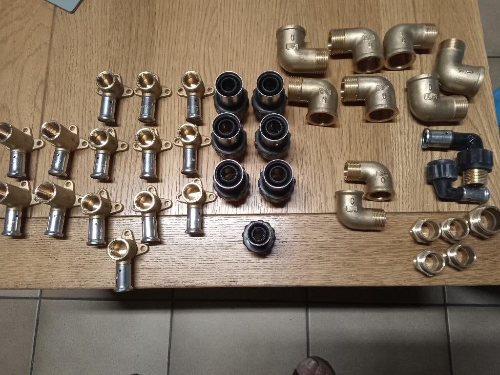 Lot de 37 accessoires pour sanitaires ou autre, Bricolage & Construction, Enlèvement