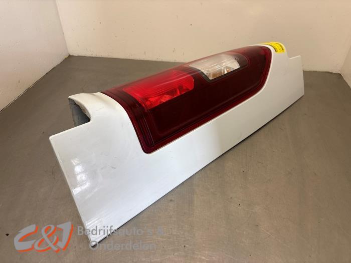 Achterlicht rechts van een Nissan NV300, Gebruikt, -, -, Ophalen of Verzenden