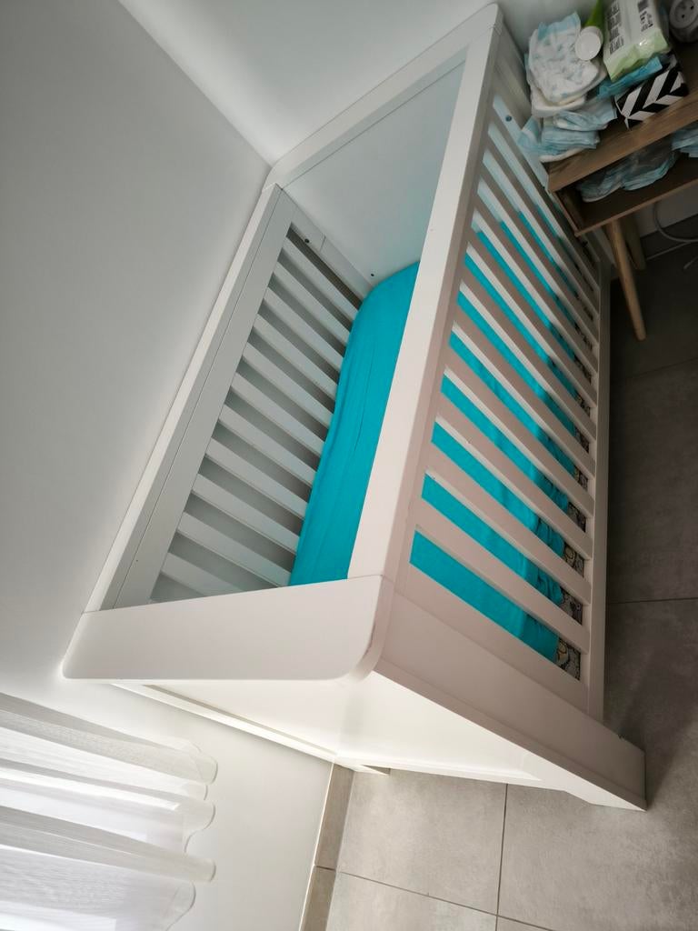 Baby bed en matras en laken, Ophalen