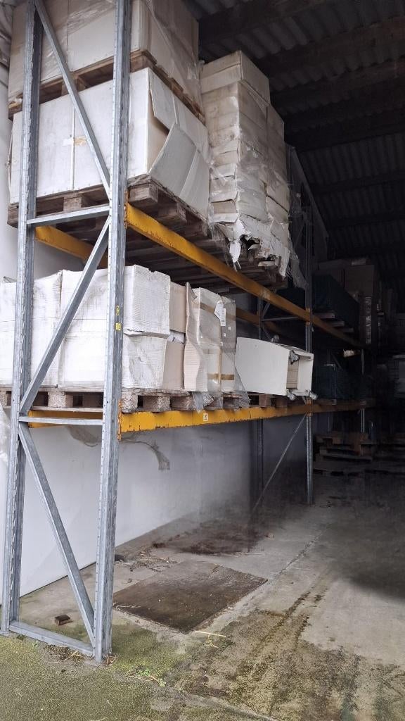 ca 32 meter palletstelling 425cm hoog, Ophalen
