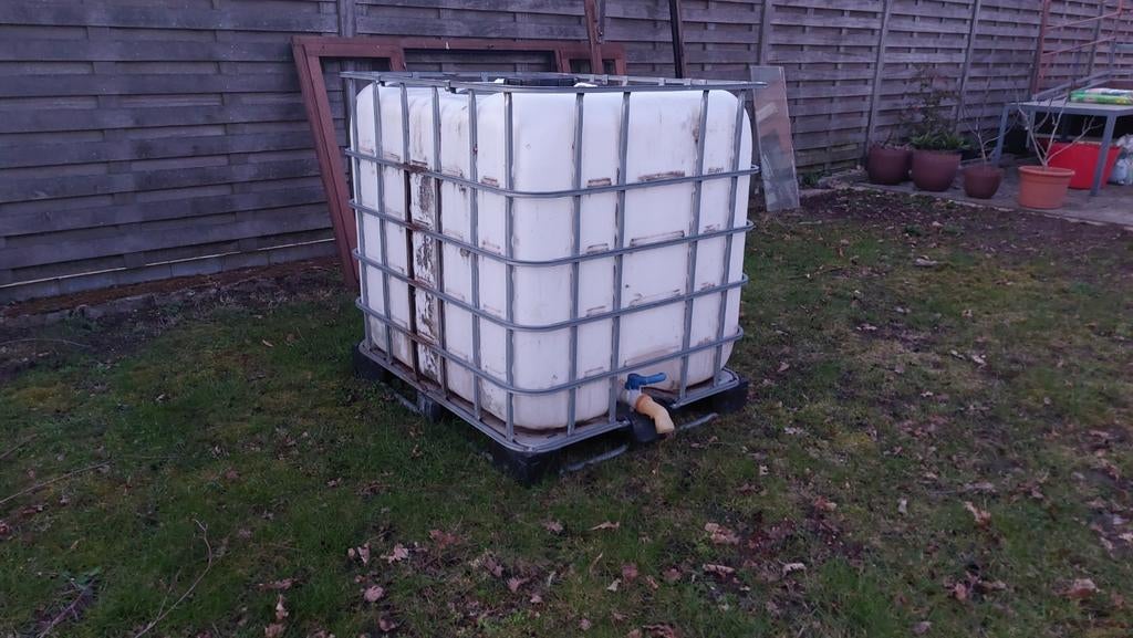 1000L waterton, Ophalen, Kunststof, Gebruikt, Met kraantje