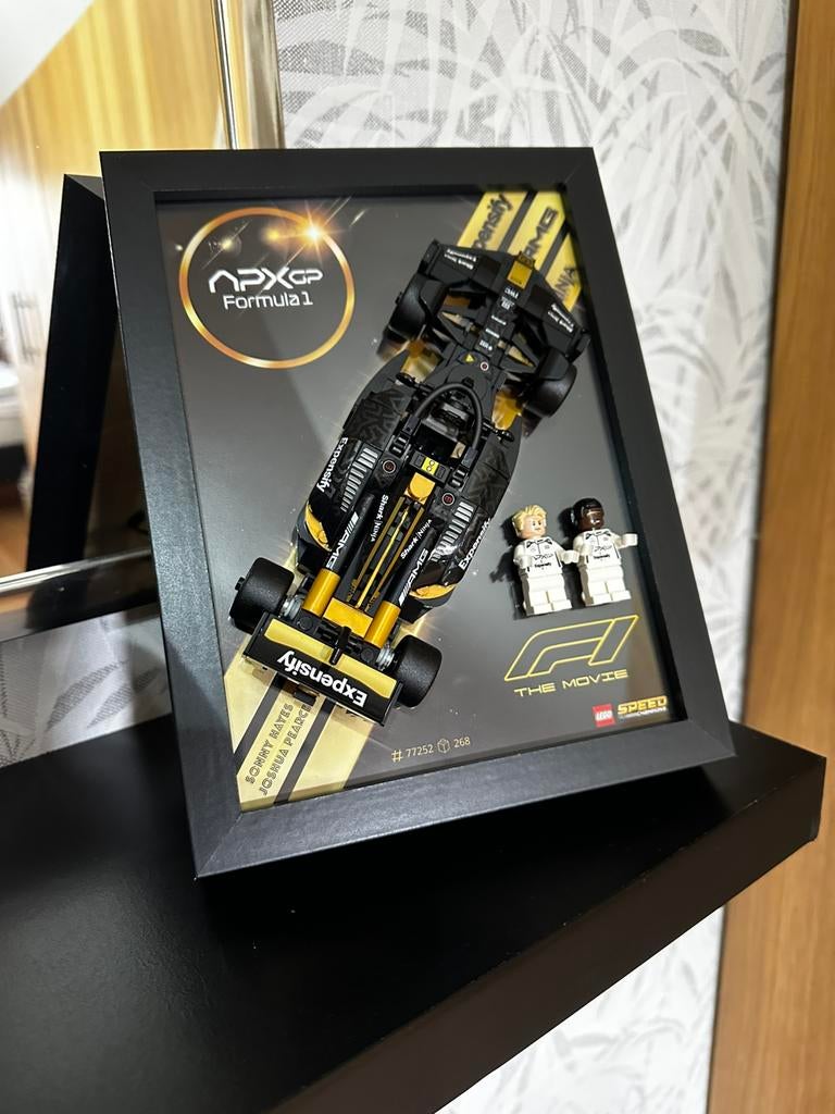 Lego-display voor APXGP uit de film F1, Ophalen of Verzenden, Zo goed als nieuw, Lego