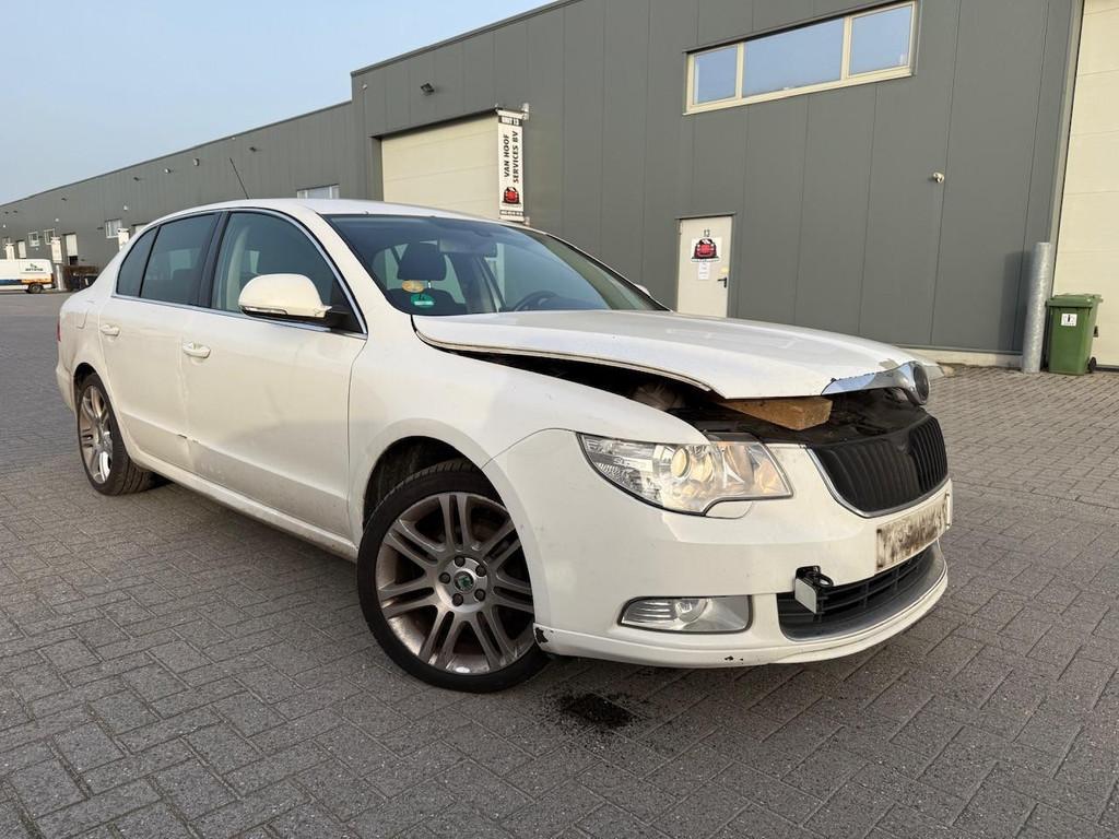 Skoda Superb 1.9 TDI 1.9 TDI Xenon ONLY EXPORT, Autos, Skoda, Achat, 105 ch, Entreprise, Boîte manuelle