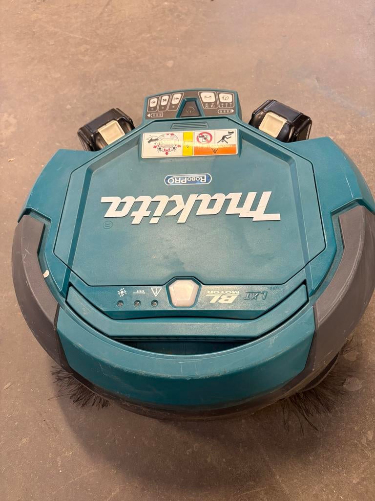 MAKITA Robotstofzuiger 18v, Elektronische apparatuur, Ophalen, Gebruikt, Stofzuiger