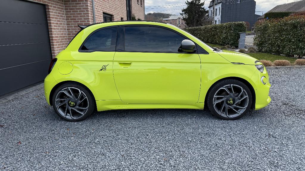 Abarth 500e Cabrio 42 kWh Scorpionissima/ Sound Generator., Auto's, Abarth, 4 zetels, 114 kW, Cabriolet, Overige bekleding