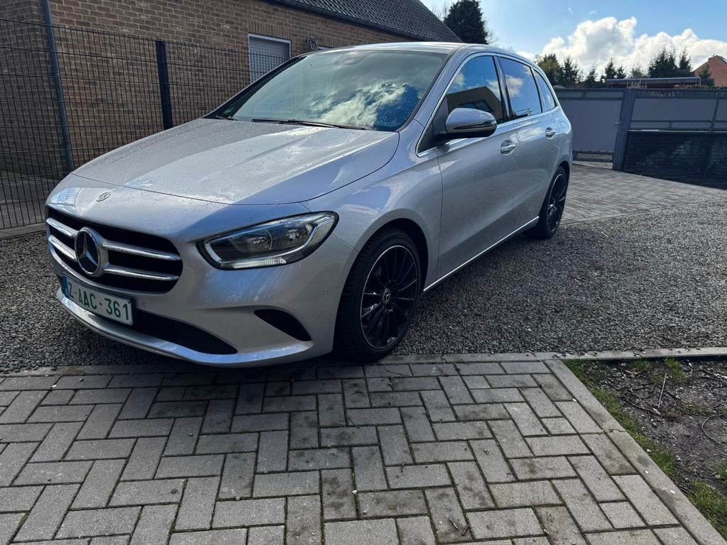 Mercedes B 180 benzine automaat, Auto's, Mercedes-Benz, 4 deurs, 4 cilinders, Leder en Stof, Bedrijf