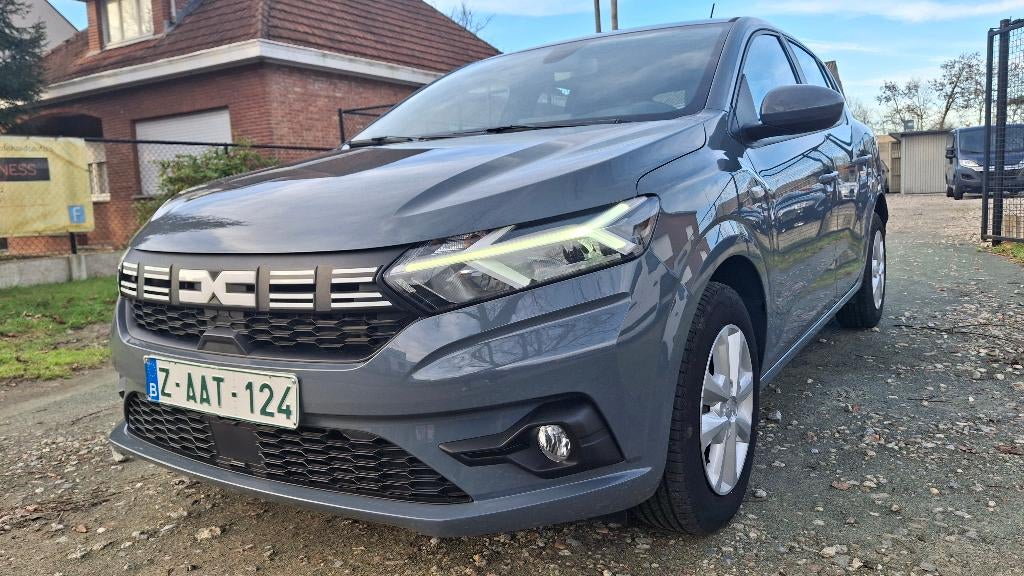 ** nieuwe wagen** Dacia Sandero automaat met *7800 km*, Auto's, Dacia, Stof, 67 kW, 5 deurs, 1000 cc