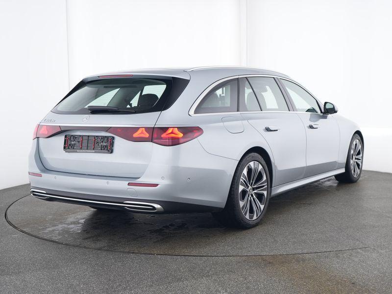 Mercedes-Benz E-klasse 300 DE Break Luxury Line | Distronic, Auto's, Automaat, 197 pk, Gebruikt, Zwart