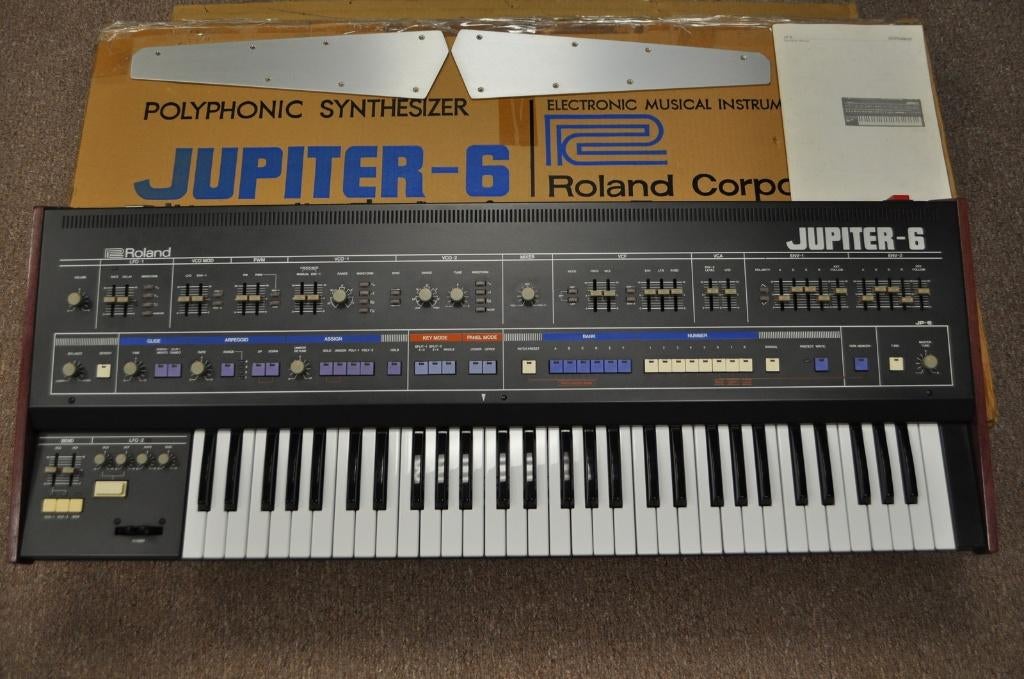 Roland JUPITER 6 IN DE ORIGINELE DOOS, Musique & Instruments, Synthétiseurs, Enlèvement ou Envoi, Roland, Comme neuf, 76 touches