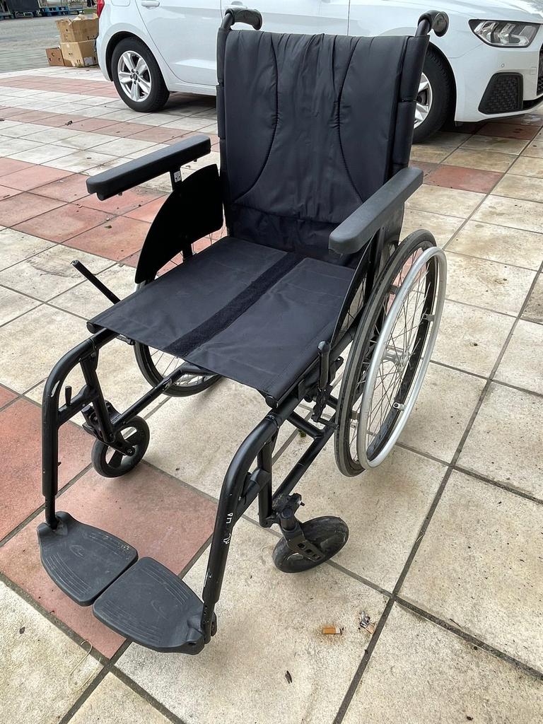 Chaise roulante pliable en bonne état, Divers, Pliant, Comme neuf, Fauteuil roulant manuel
