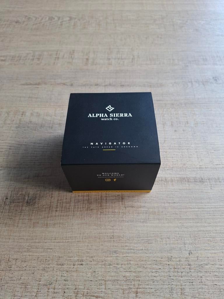 Alpha Sierra Navigator — Nieuw in doos — Nooit gedragen, Handtassen en Accessoires, Uiterlijk | Parfum, Ophalen of Verzenden