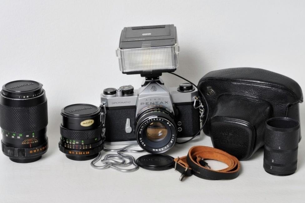 Pentax SP 1000 + 55 mm Mamiya + étui en cuir 90 €., Enlèvement ou Envoi, Utilisé, Reflex miroir, Pentax