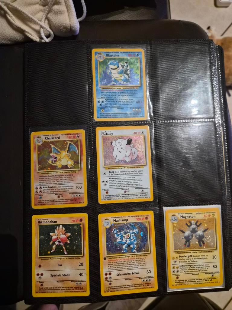 Base set nederlands quasi compleet (97/102 kaarten), Ophalen of Verzenden, Gebruikt, Meerdere kaarten, Foil