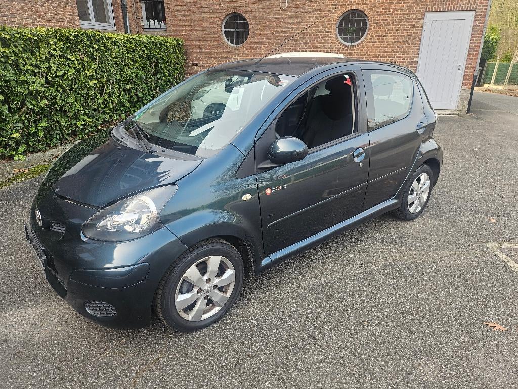 TOYOTA AIGO 2012, Auto's, Voorwielaandrijving, Euro 5, Stof, Bedrijf