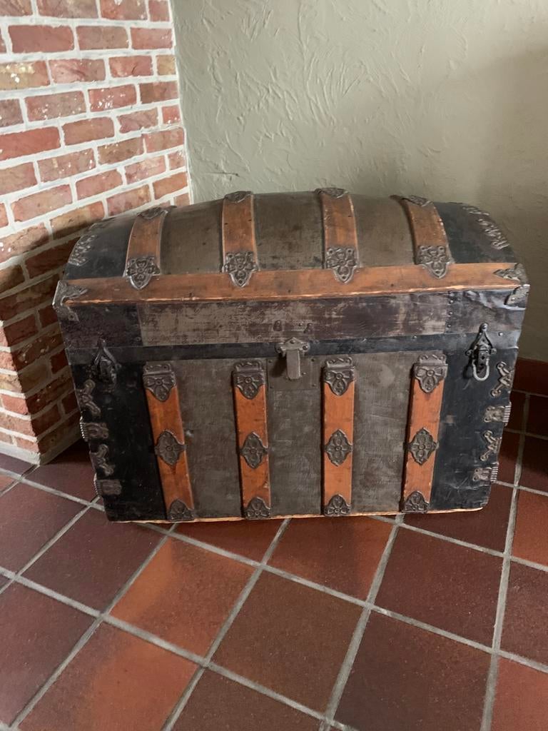 Oude reiskoffer gepersonaliseerd, Huis en Inrichting, Woonaccessoires | Kisten, Ophalen, Gebruikt