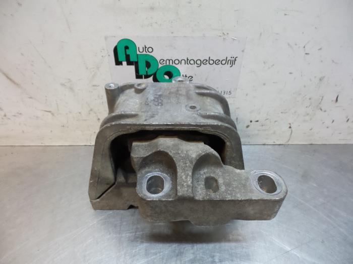 Support moteur d'un Volkswagen Caddy (Caddy 04-), Volkswagen, -, 3 mois de garantie, Utilisé
