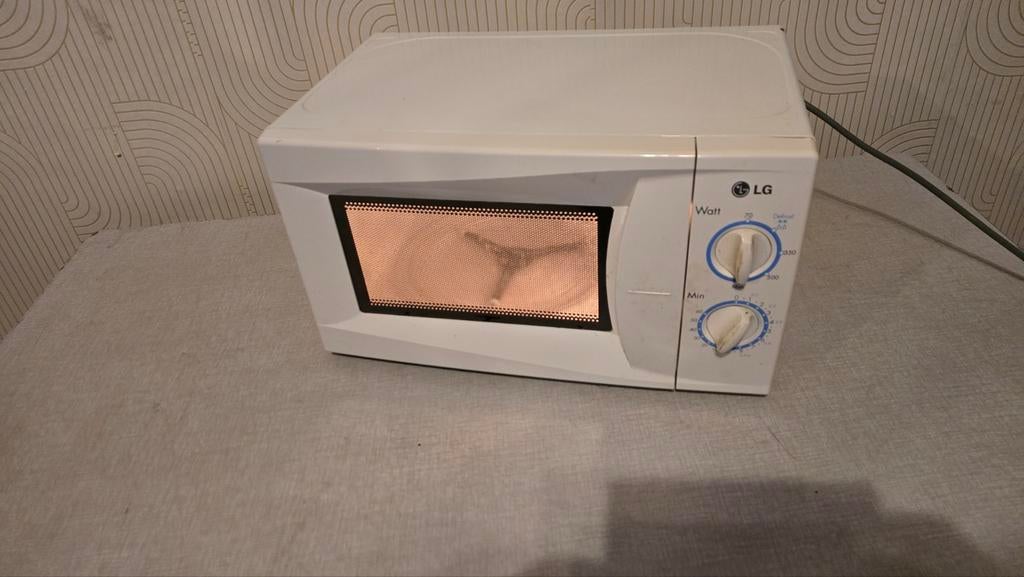 LG magnetron witte kleur in perfect werkende staat, Elektronische apparatuur, Microgolfovens, Ophalen of Verzenden