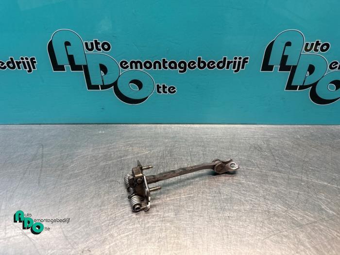 Butée 2portes gauche d'un Renault Trafic (Trafic 01-), Renault, -, 3 mois de garantie, Utilisé