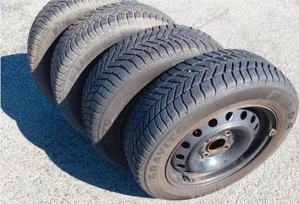 4 pneus hiver 185/65-15 pour Nissan, entraxe 4x114,3, Auto-onderdelen, Banden en Velgen, Banden en Velgen, Winterbanden, 15 inch