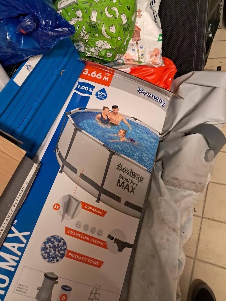 Zwembad te koop, Ophalen