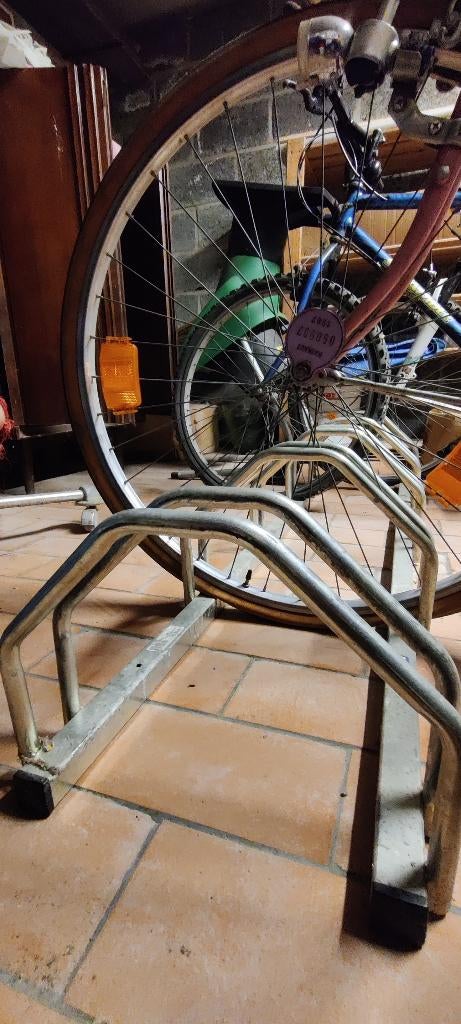 Range vélos Mottez 5 places, Autos : Divers, Porte-vélos, Enlèvement, 3 vélos ou plus, Utilisé, Accessoire porte-vélos