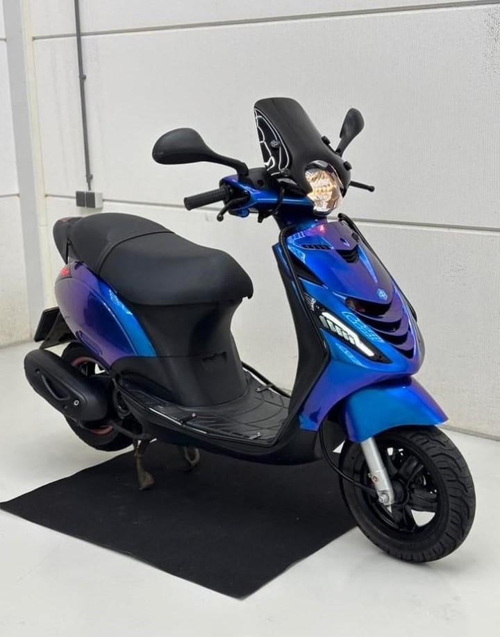 Piaggio Zip 4T I-Get 2018 Glans Air Blauw FULL OPTION 45km, Fietsen en Brommers, Handleidingen en Instructieboekjes, Ophalen of Verzenden