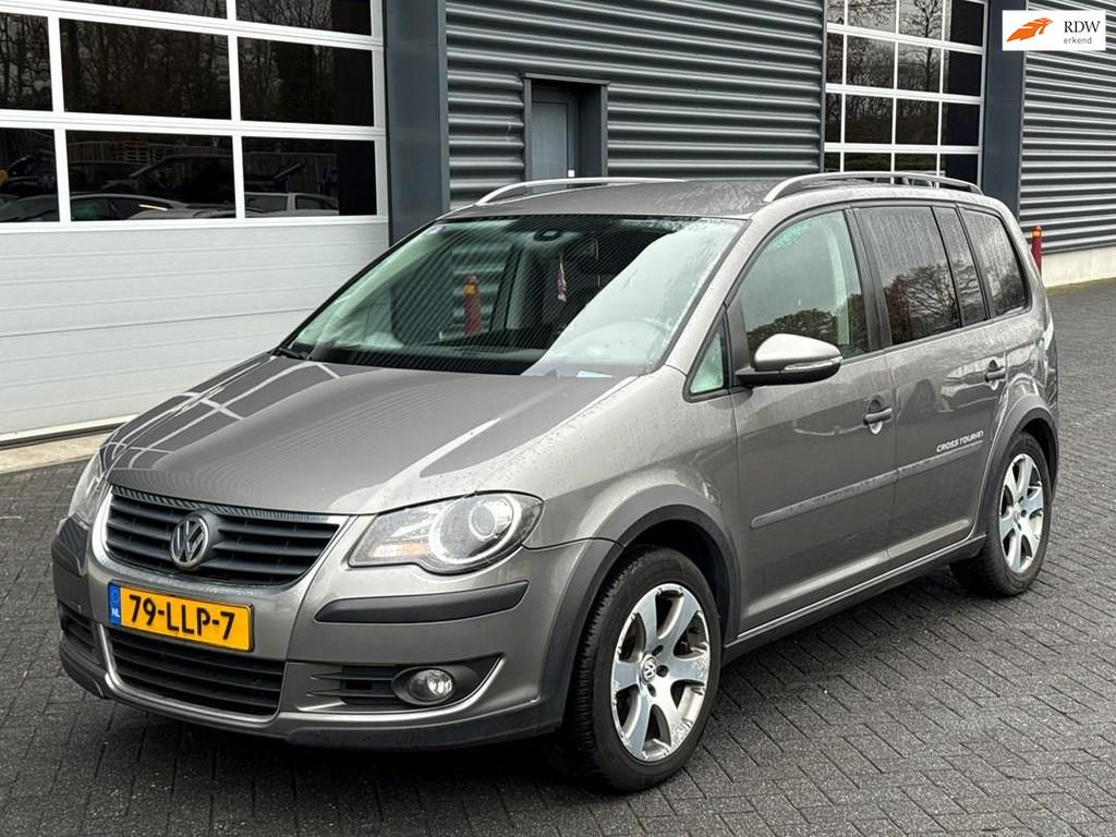 Volkswagen Touran 1.4 TSI Cross,7 persoons, trekhaak, cruise, Voorwielaandrijving, Euro 5, Monovolume, Gebruikt