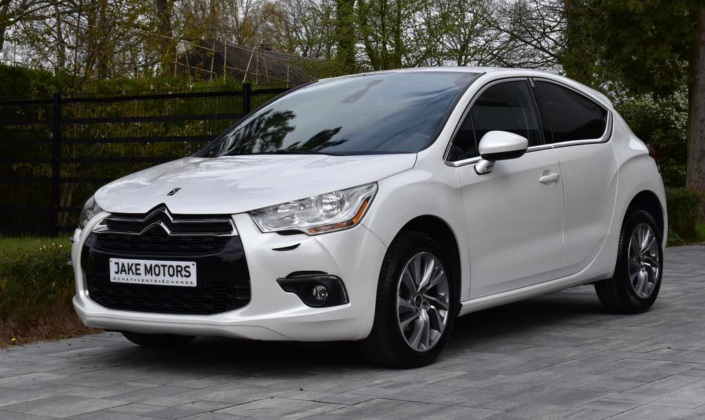 DS 4 1.6 BlueHDi ** GPS ** MASSAGE ** GARANTIE **, Auto's, DS, Voorwielaandrijving, Stof, 4 cilinders, https://public.car-pass.be/vhr/6fb7da09-3098-4a7c-81c7-653a61a3e10b