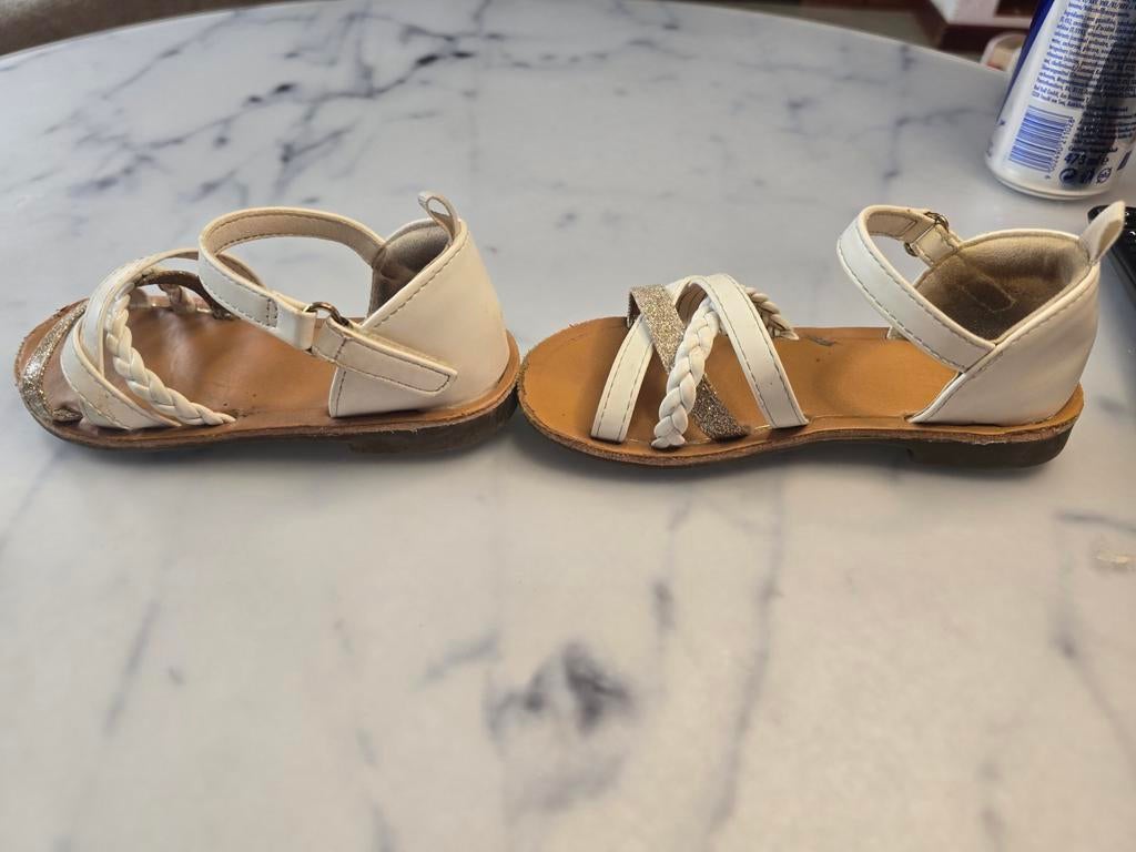 Sandales blanches fille style tressé avec doré - Pointure 26, Enfants & Bébés, Vêtements enfant | Chaussures & Chaussettes, Utilisé