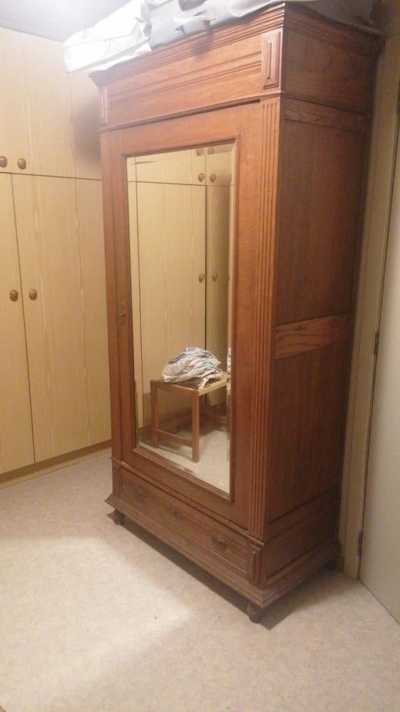 Armoire lingère en chêne massif., Ophalen