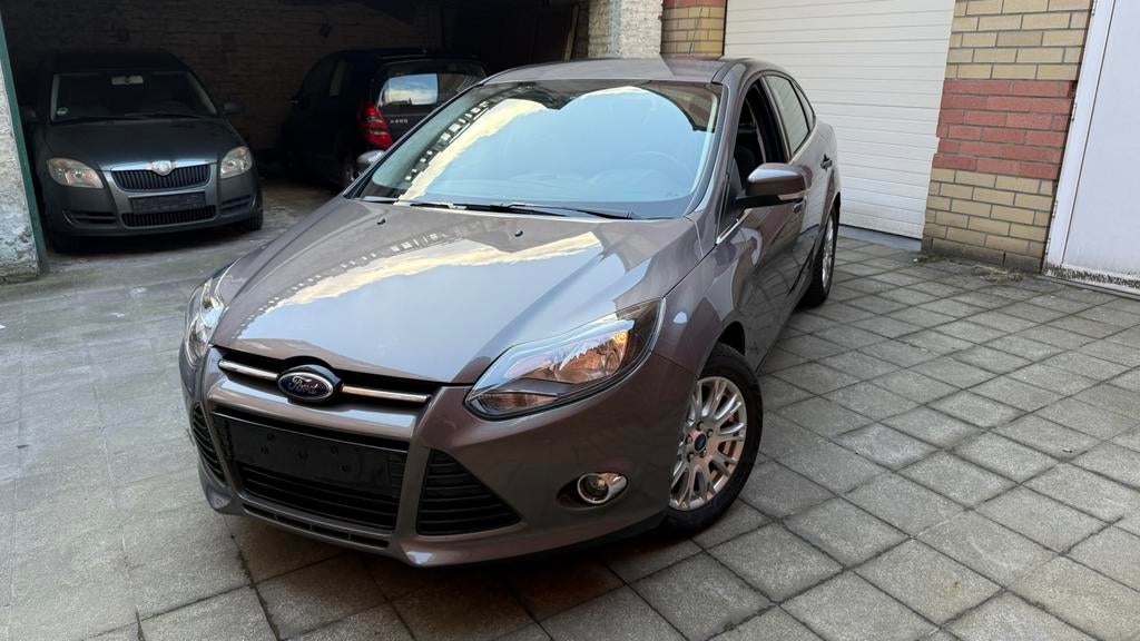 Ford Focus Berline 1.6i Essence Euro5 3/2012 Clim Jantes, Auto's, Ford, Stof, 139 g/km, 4 cilinders, Bedrijf